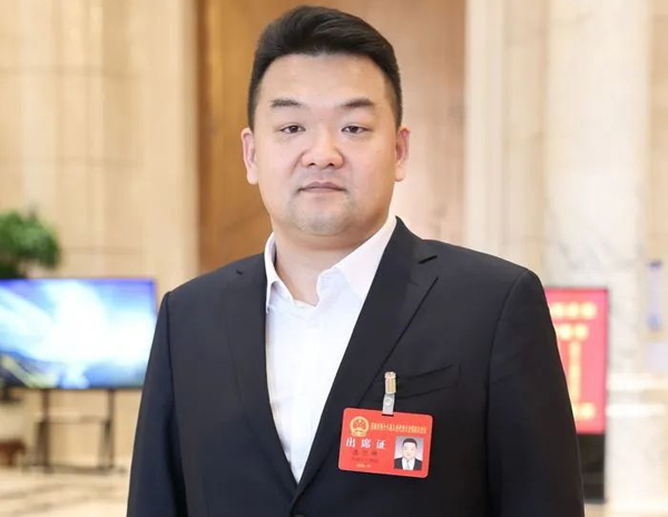 《爱赤峰》：赤峰市人大代表，山东俄罗斯专享会294VIP国际物流集团党委书记、总经理盖忠琳：阐扬国度枢纽作用 降低全社会物流成本
